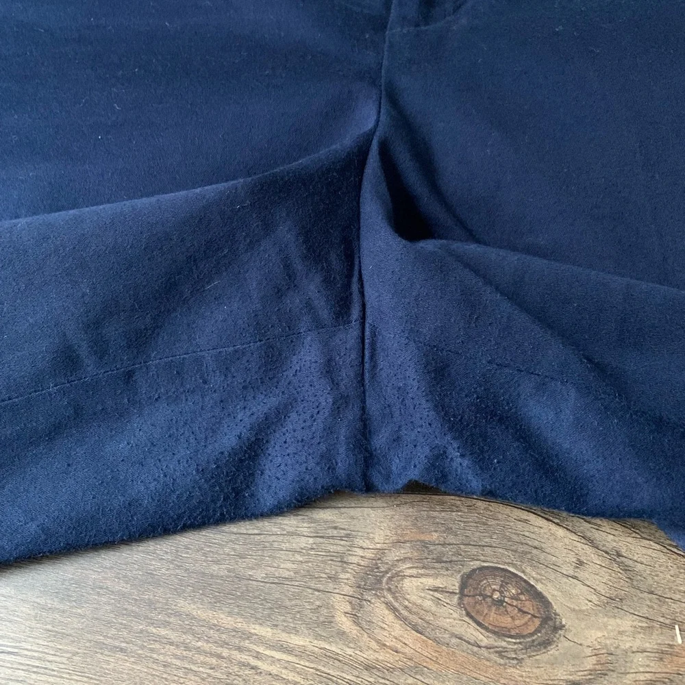 FINAL PRICE  - LAUREN Ralph Lauren Ladies Navy Bermuda Short. - Picture 9 of 9
